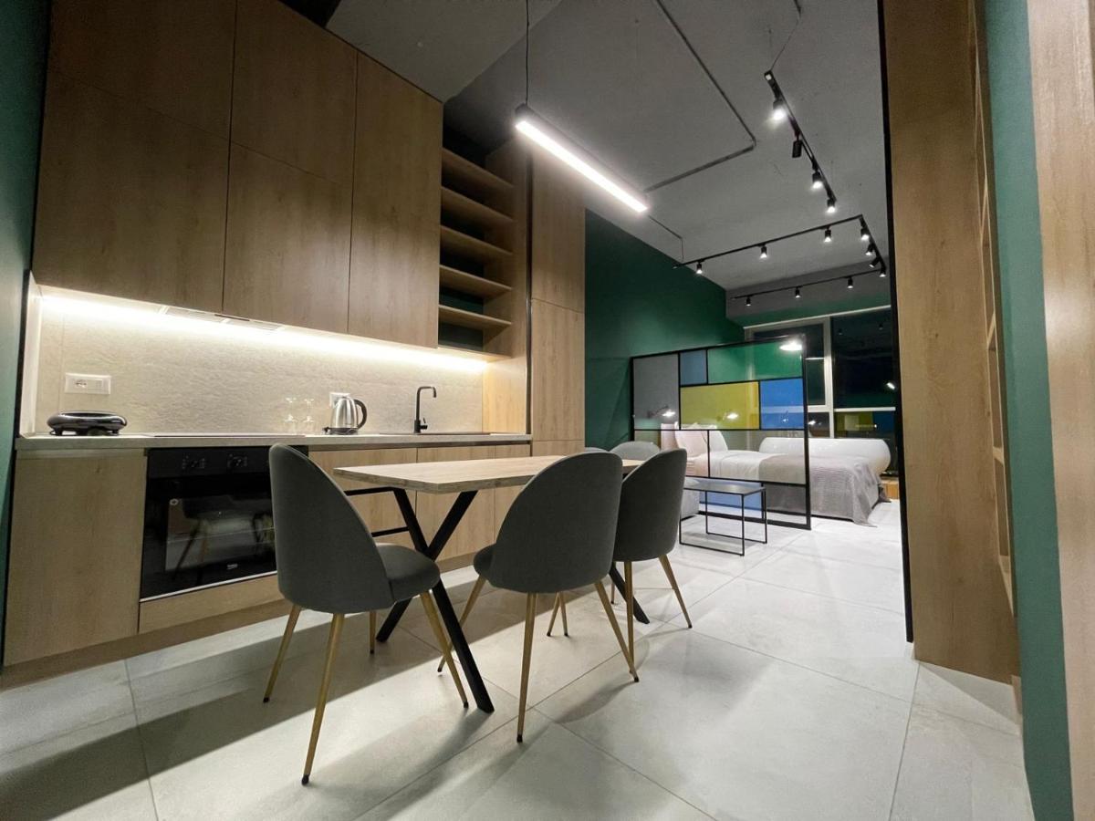 Ambassador Skyline Apartments 티라나 외부 사진