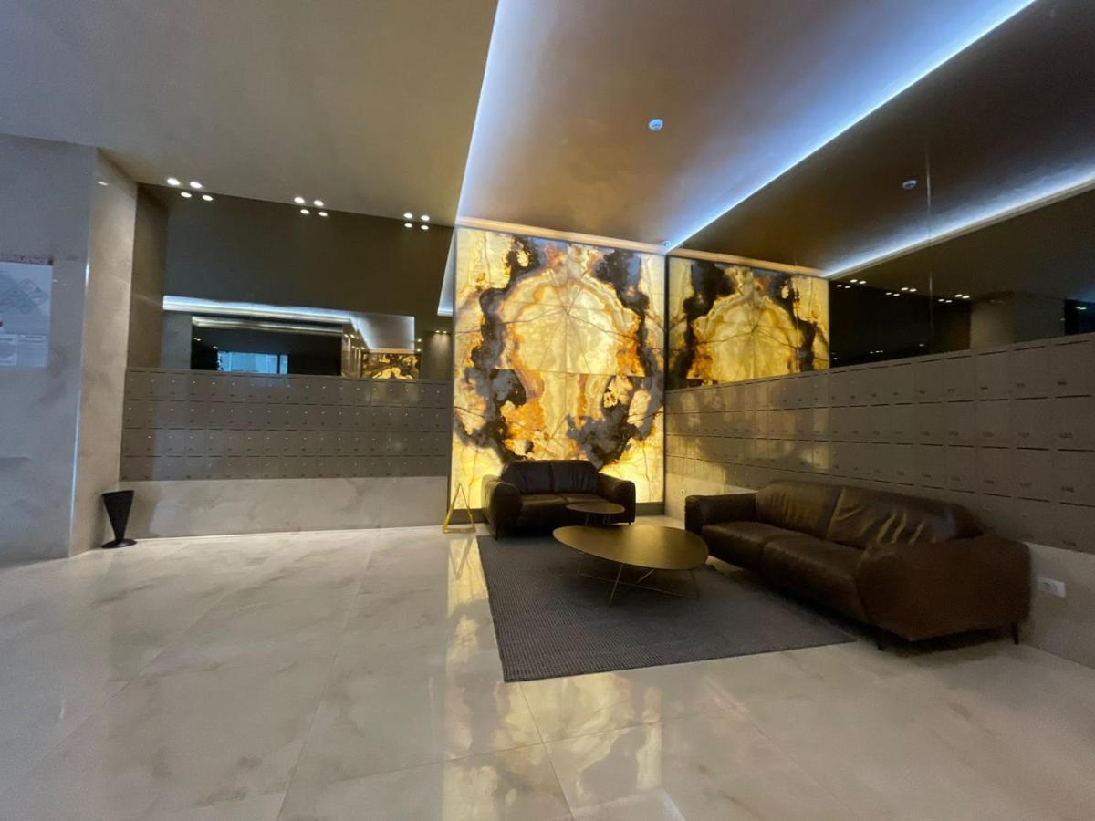 Ambassador Skyline Apartments 티라나 외부 사진