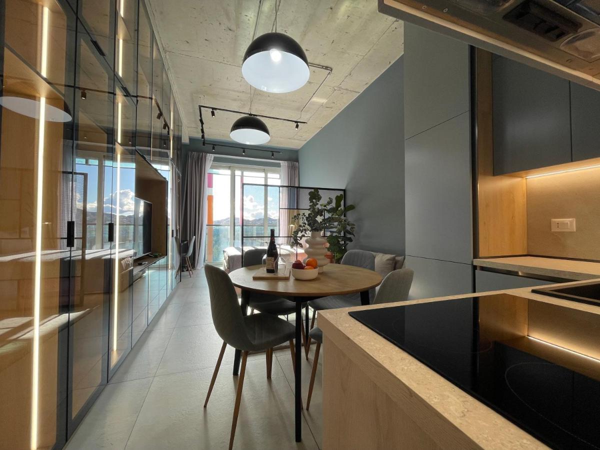 Ambassador Skyline Apartments 티라나 외부 사진