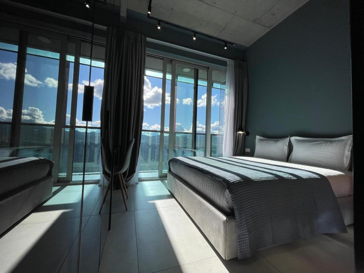 Ambassador Skyline Apartments 티라나 외부 사진