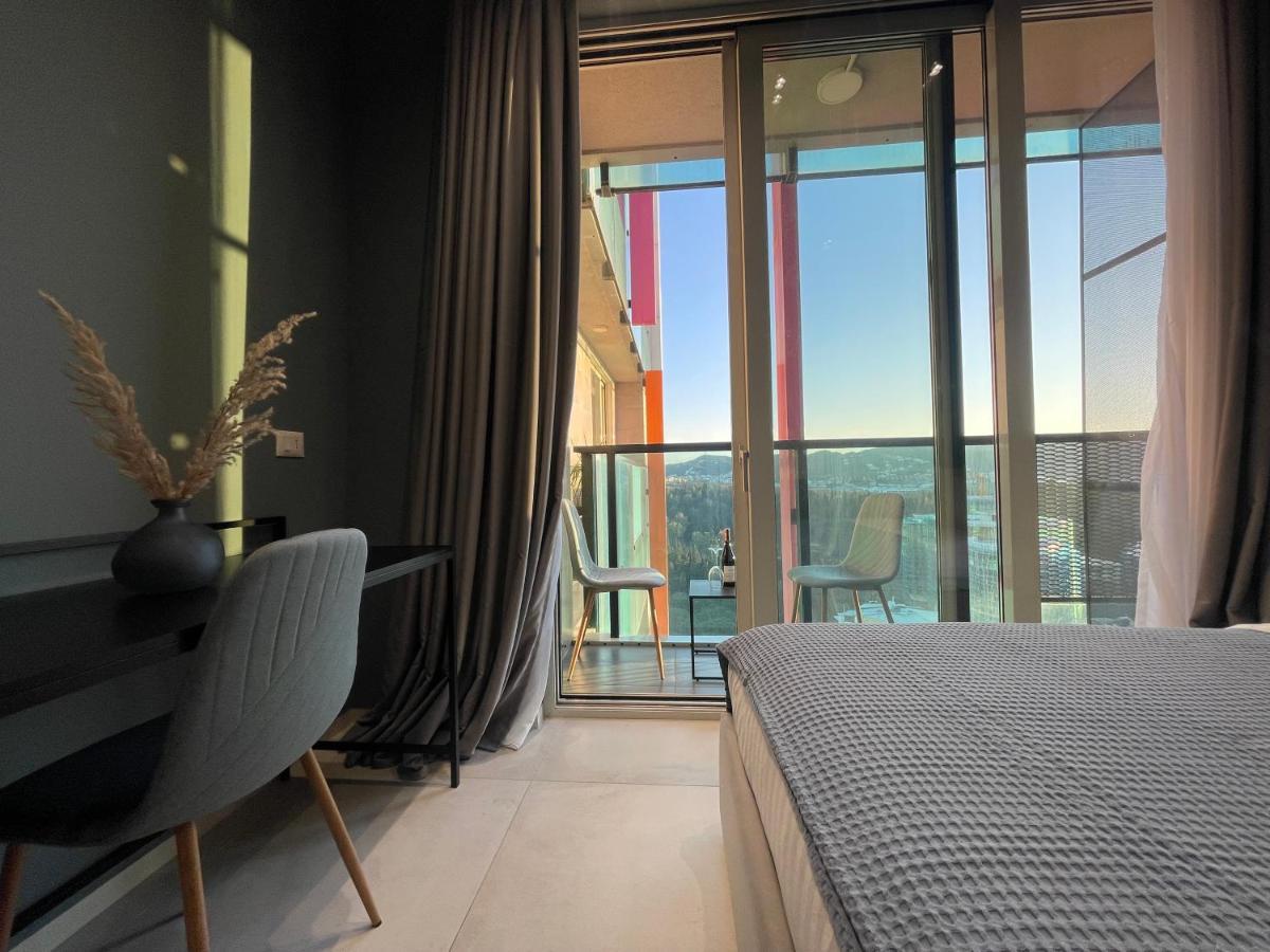 Ambassador Skyline Apartments 티라나 외부 사진