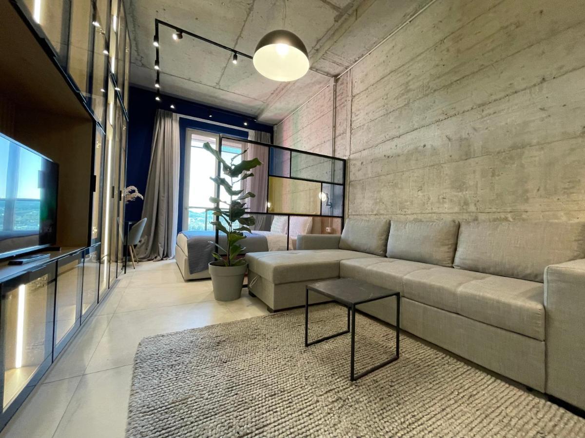 Ambassador Skyline Apartments 티라나 외부 사진