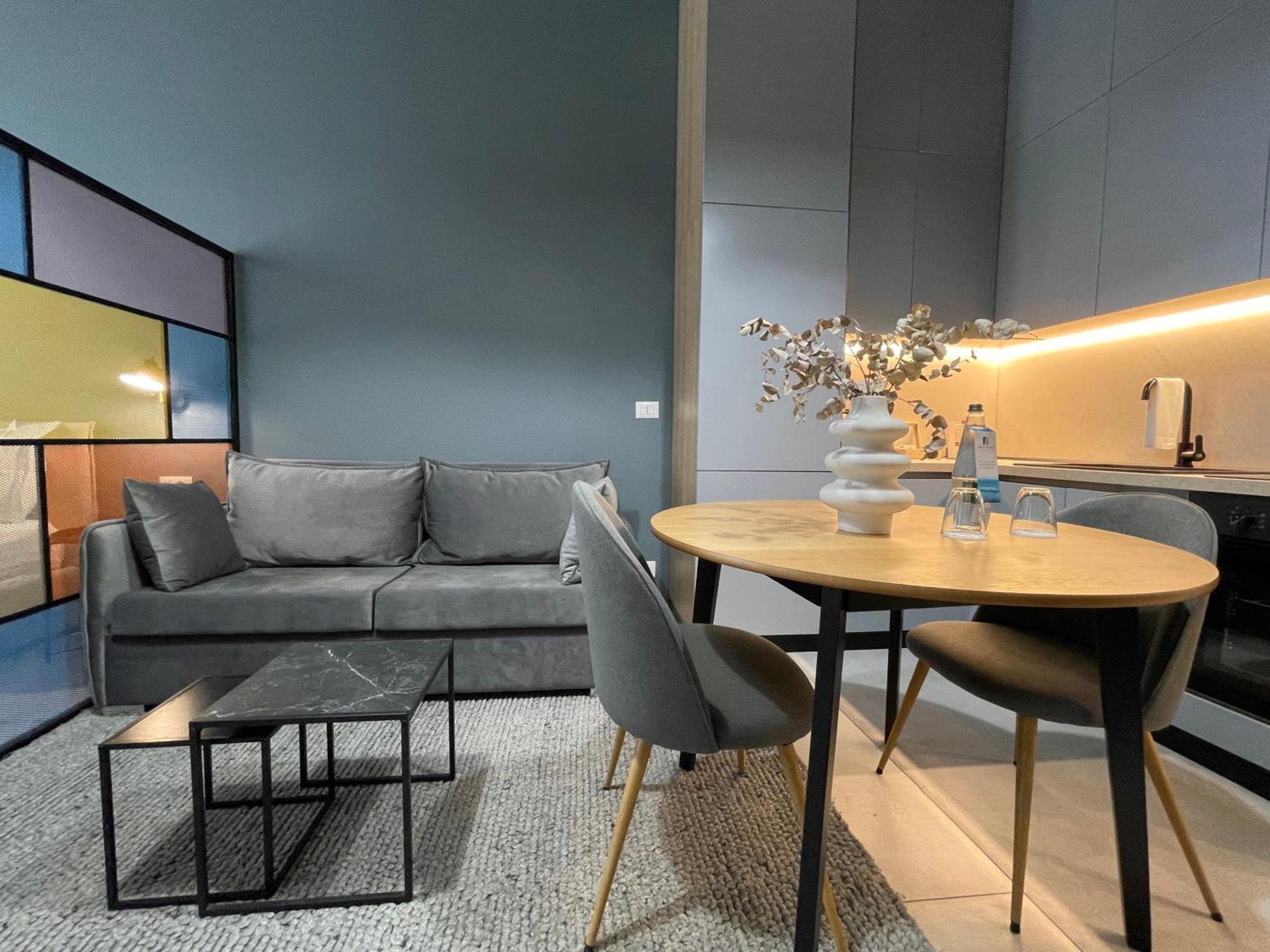 Ambassador Skyline Apartments 티라나 외부 사진