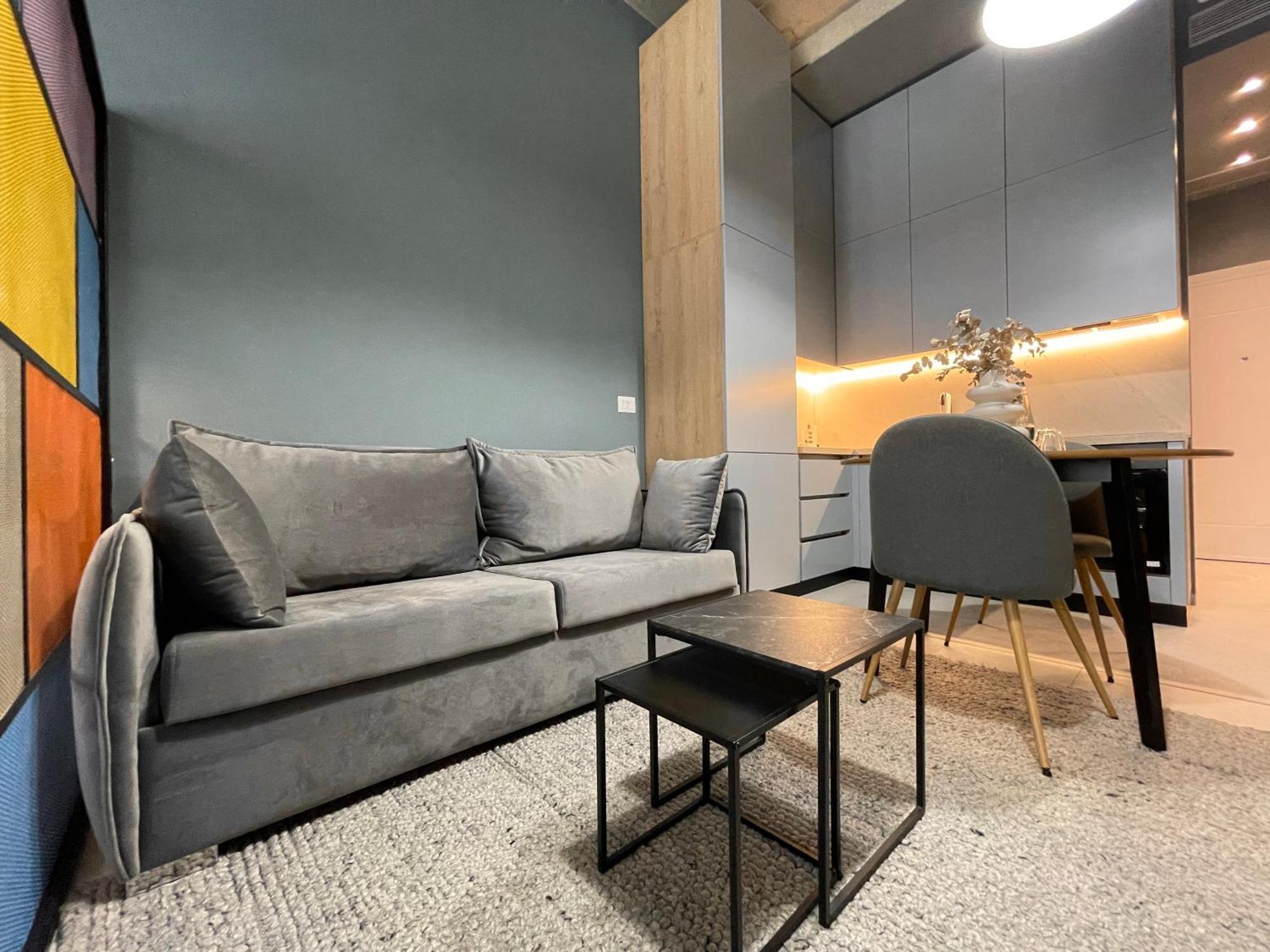 Ambassador Skyline Apartments 티라나 외부 사진