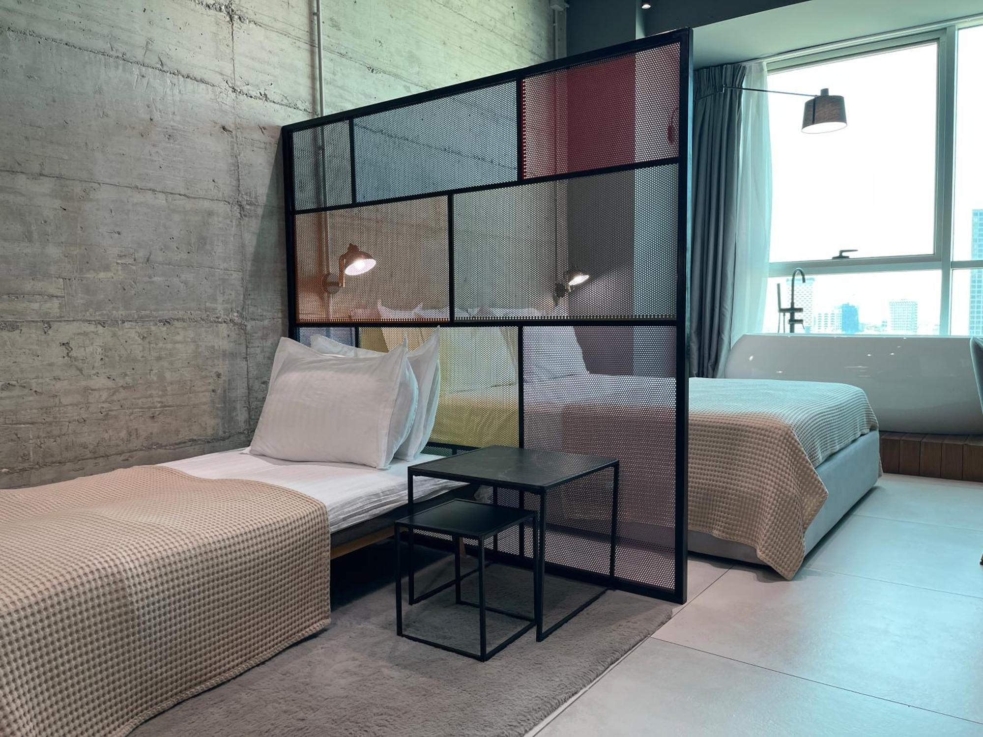Ambassador Skyline Apartments 티라나 외부 사진