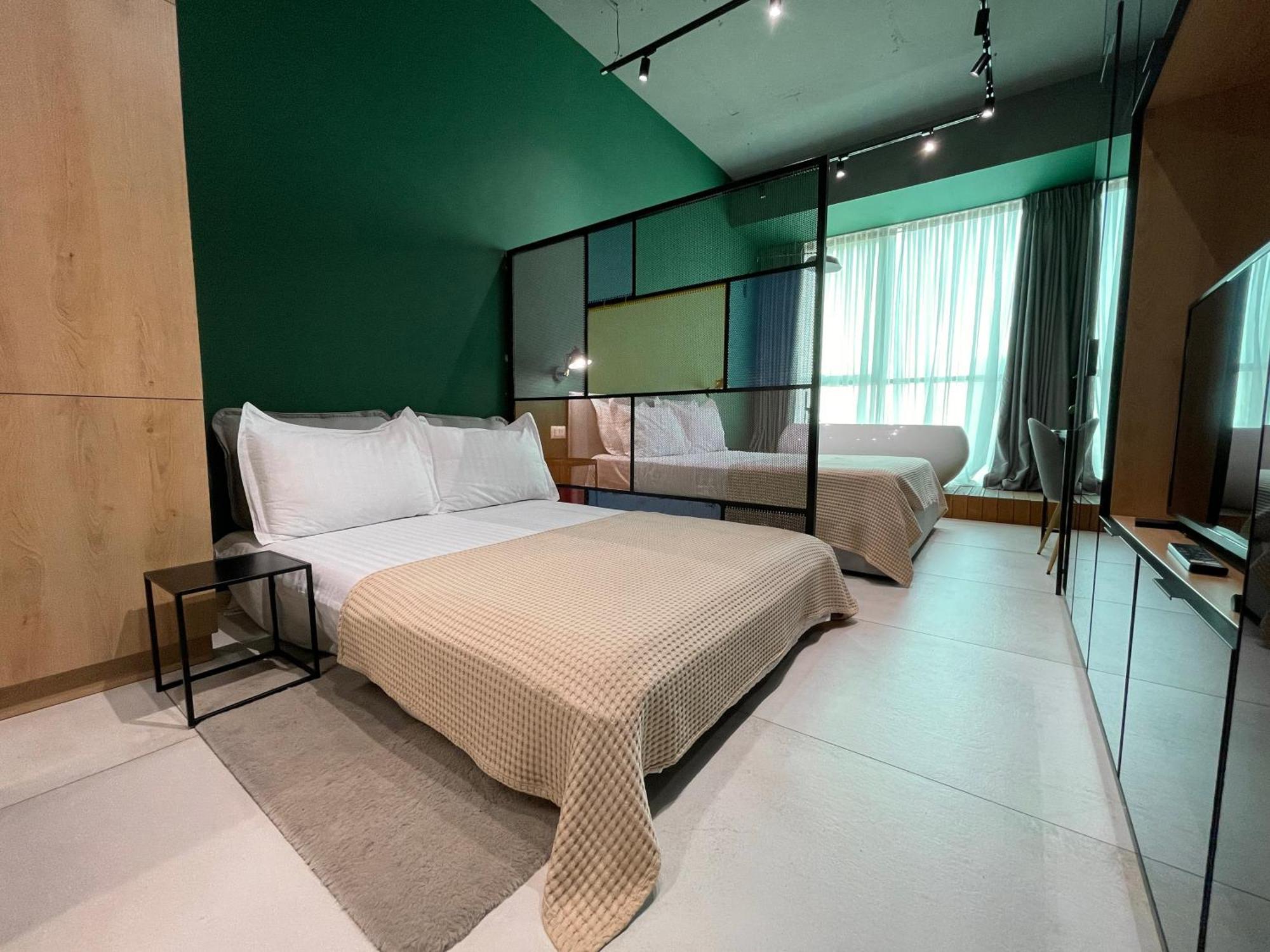 Ambassador Skyline Apartments 티라나 외부 사진